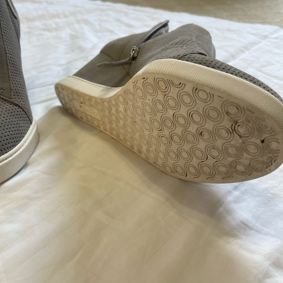 Paolo Linea. Sneaker bootie.  Grey. Size 9 1/2. - Picture 2 of 5